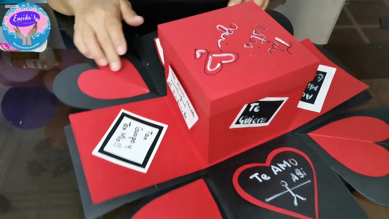 Cajita scrapbox roja explosiva de amor
