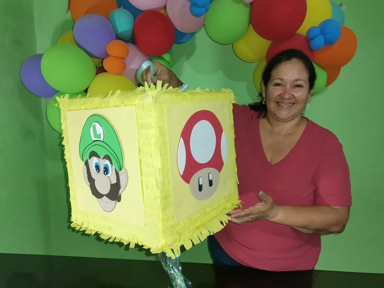 Piñata cuadrada temática Mario Bros